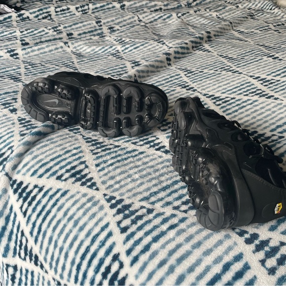 •NWOT• NIKE AIR VAPORMAX PLUS Black Nike Sneakers Shoes •FREE SHIPPING• - Picture 13 of 16